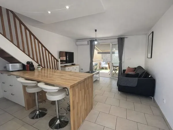 Maison mitoyenne T2 meublée en duplex - Saint-Leu