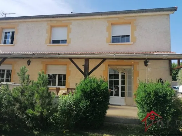 Maison 9 pièces 235 m²