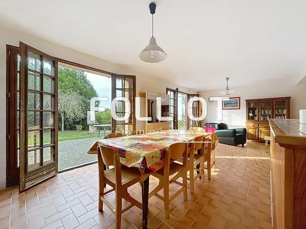 Maison à vendre à Jullouville- Proche Plage - 5 pièces, 4 chambres.