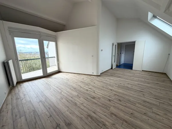 Dernier étage avec ascenseur - Appartement T3 lumineux avec balcon, garage et cave