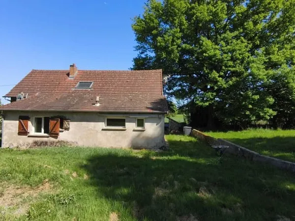 Maison fort potentiel + 5000 m² terrain-Hameau Chateau CHervix
