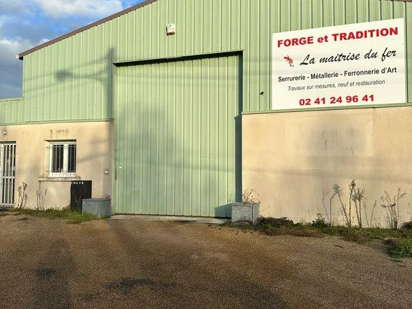 ENTREPÔT LOCAL 230 m2