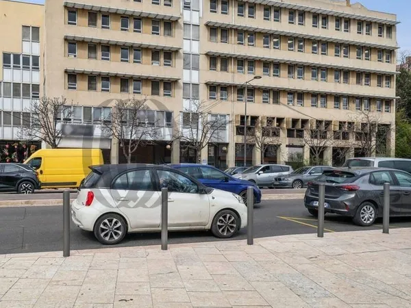 Bureaux 557 m²