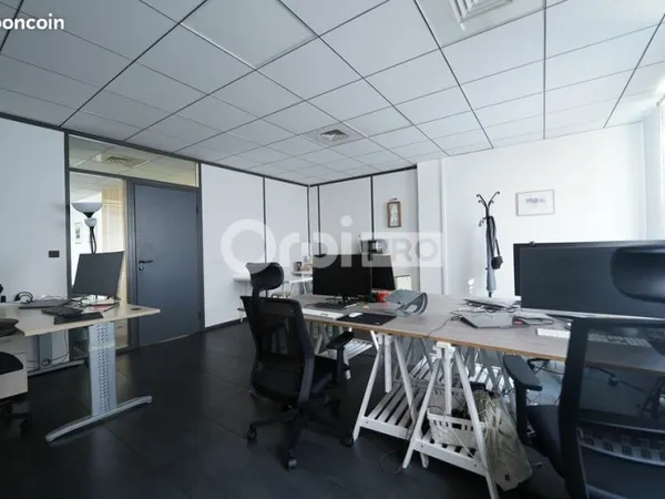 Bureau 150 m²