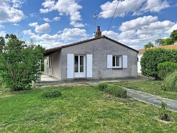 Maison à rénover centre Saint Jean De Liversay 103 m2 + terrain constructible et divisible