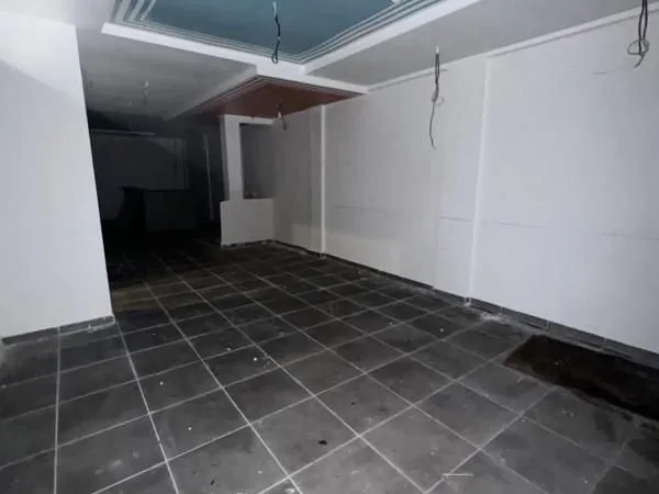 Local commercial 81 m²