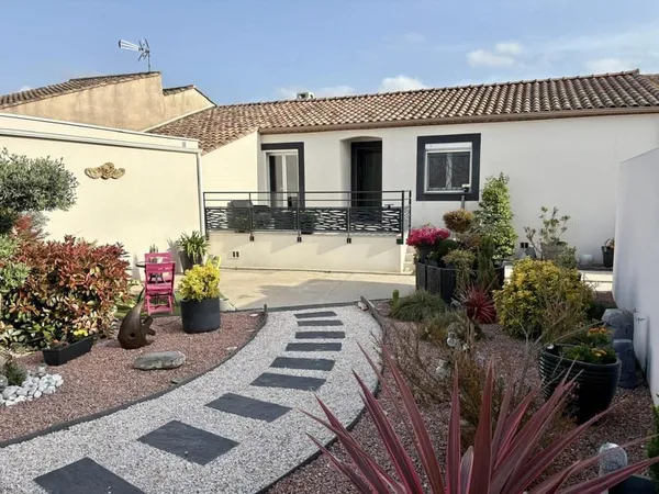 Maison 3 faces de plain-pied 158 m2 Montady