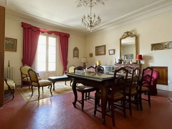 Maison 12 pièces 300 m²