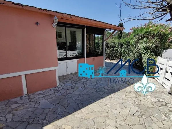 Chalet dans domaine avec piscine