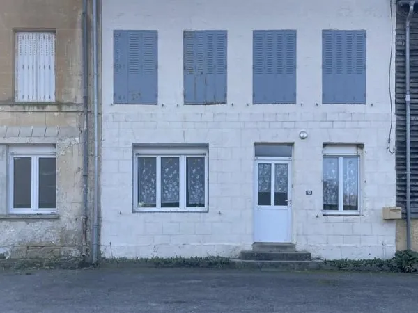 Située dans le village du Chesnois-auboncourt