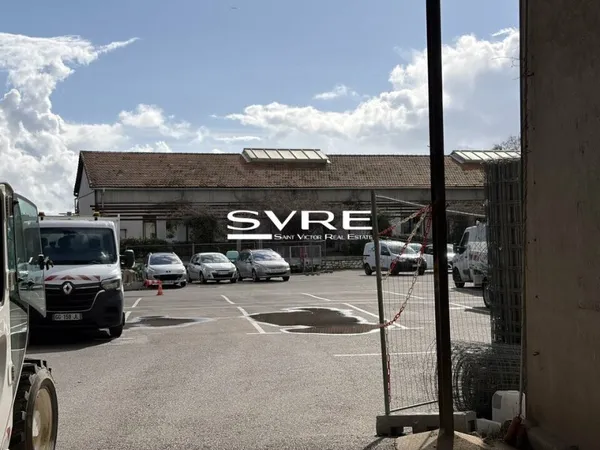 Local industriel 1600 m²