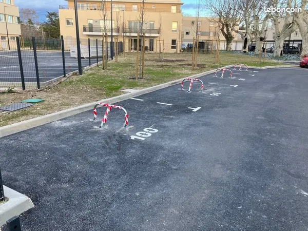 Loue places de parking aérienne