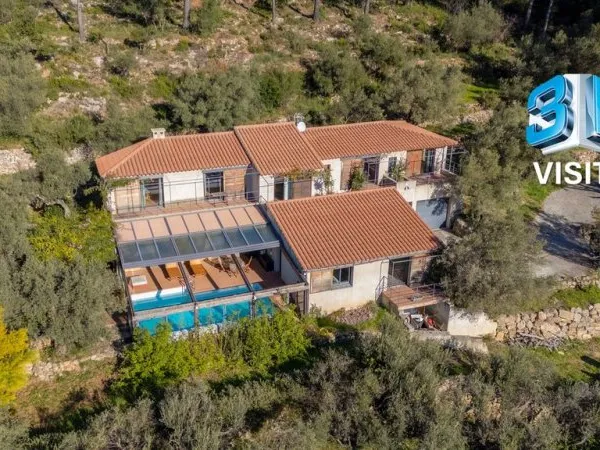 Villa 6 pièces 230 m²