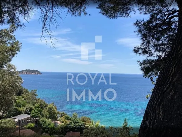 Immeuble de 350 m2 face à la mer