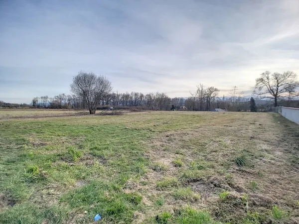 Terrain en individuel 704 m²