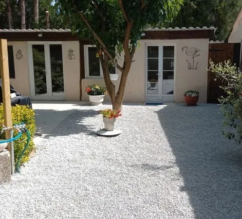 Maison 94m2 sur senas sur terrain 2ha