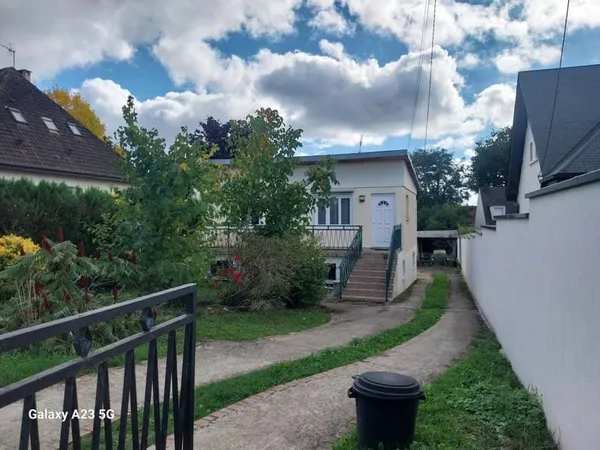 Terrain constructible 877 m²