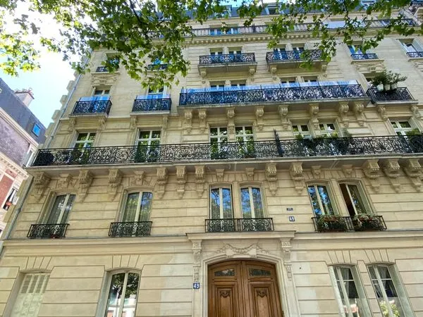 Studette calme au coeur de Neuilly