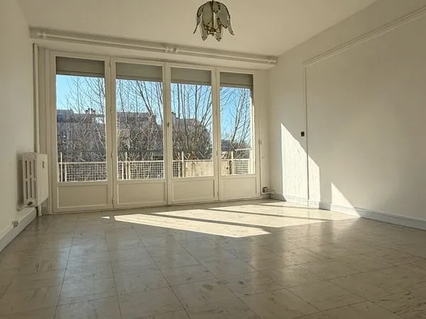 Appartement 3 pièces - 62,7 m² - Fort potentiel - 5Min à pieds Hyper centre - Métro au pied - Rouen 