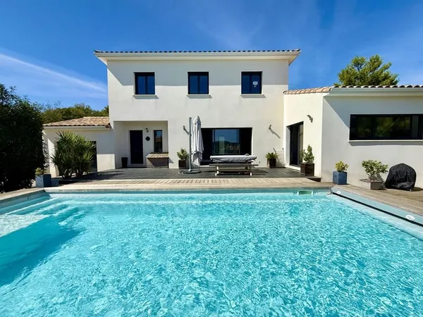 Vailhauques, Villa de 140 m2 sur 735 m2 avec garage et pisci