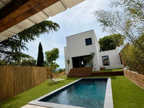 Maison contemporaine 200 m² - Vue Ventoux - Piscine - Terrain 950 m²