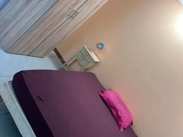 Chambre double dans maison connecté à Sainte Clotilde 97490 proche arrêt de Bus et C commercial