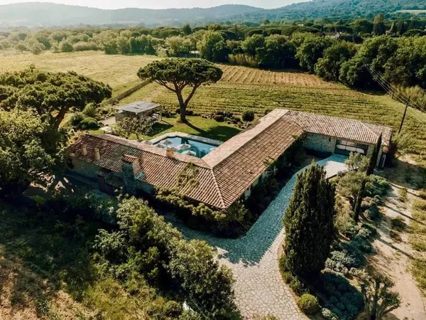 REF 245 : RAMATUELLE - SUPERBE MAS AU COEUR DES VIGNES