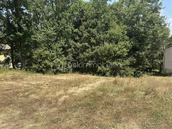 Terrain constructible 2135 m²