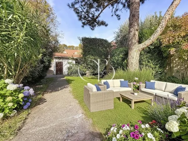 Maison Villejuif 4 pièce(s) 70 m2 AVEC JARDIN ET DEPENDANCE