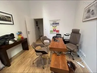 A LOUER _ Local de 24,5 m2 en rdc ENTIEREMENT RENOVE, idéal profession libérale