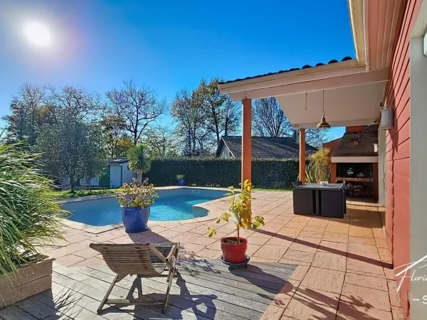 Blanquefort - Maison de plain-pied avec grande pièce de vie, piscine et garage