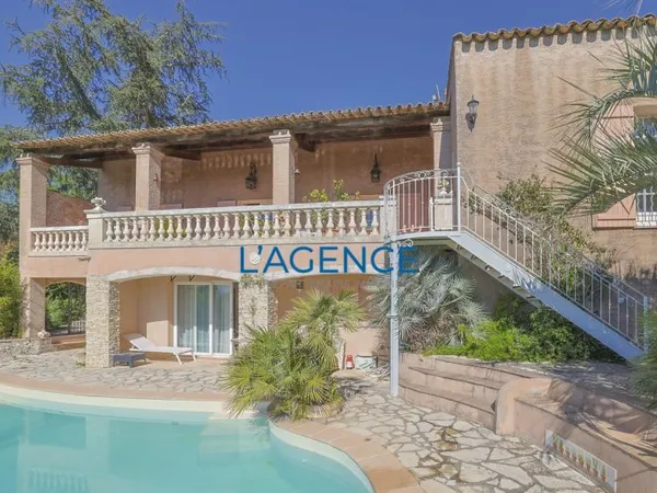 Hyères château, spacieuse villa 325m² T8 avec piscine, au calme