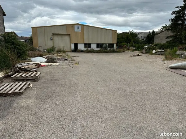 LOCAL D'ACTIVITÉ INDÉPENDANT 680 m² VAULX-EN-VELIN