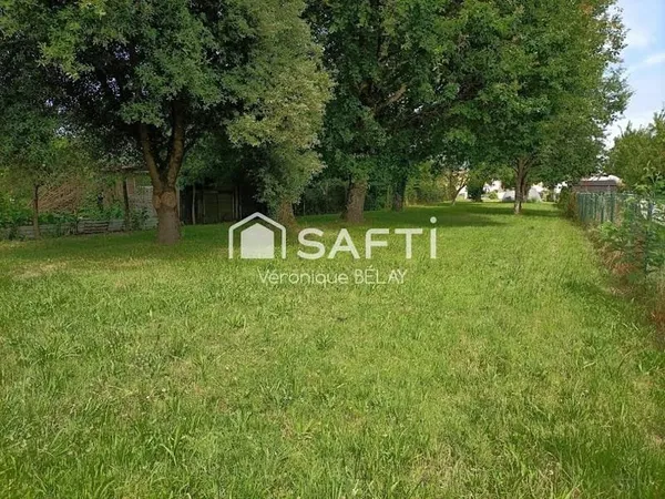 Terrain 834 m²