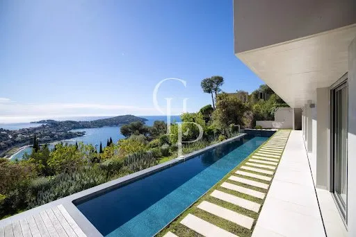Maison 330 m²