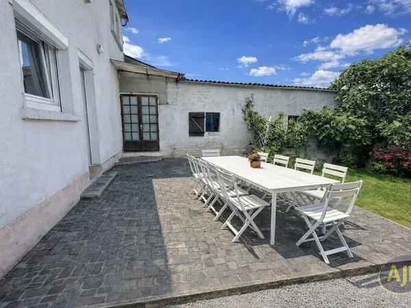 Maison de ville + dépendances