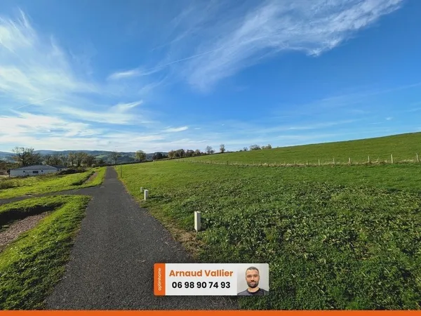 Terrain constructible et viabilisé de 806 m² à SAINT MARTIN D'ESTREAUX (42)