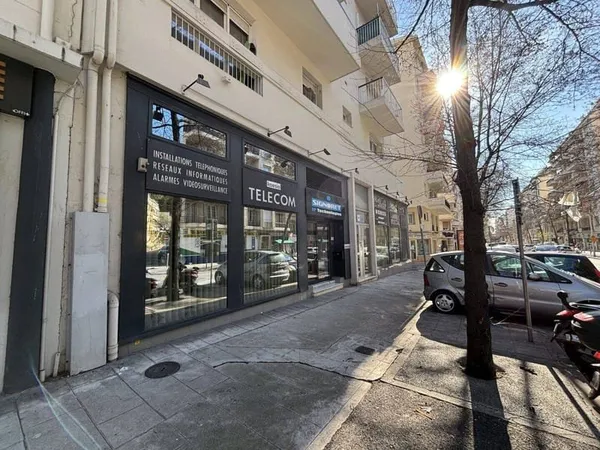 Local commercial 735 m²