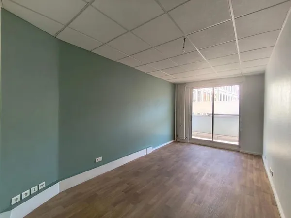 Bureau 71 m²