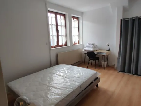 A LOUER : CHAMBRE MEUBLÉE avec SDB + WC privatifs dans une maison en colocation à Marcq-en-Baroeul