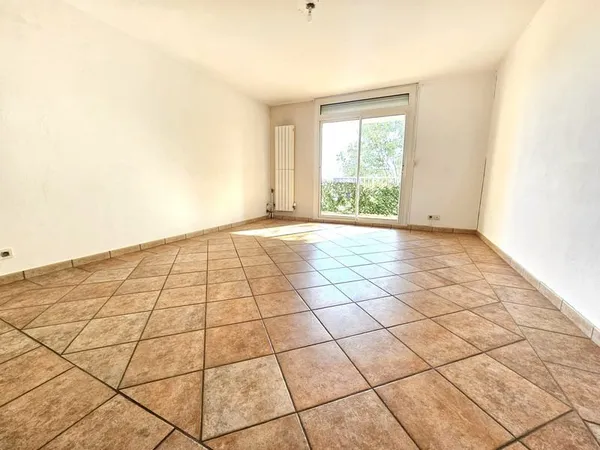 APPARTEMENT T3 de 69 m2 DERNIER ÉTAGE avec PARKING Privatif