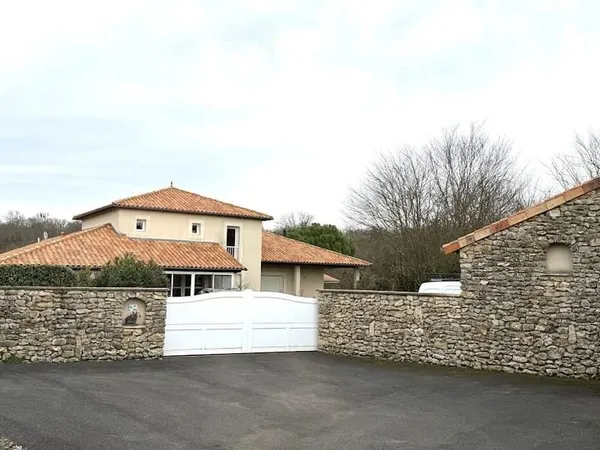 Villa 7 pièces 225 m²