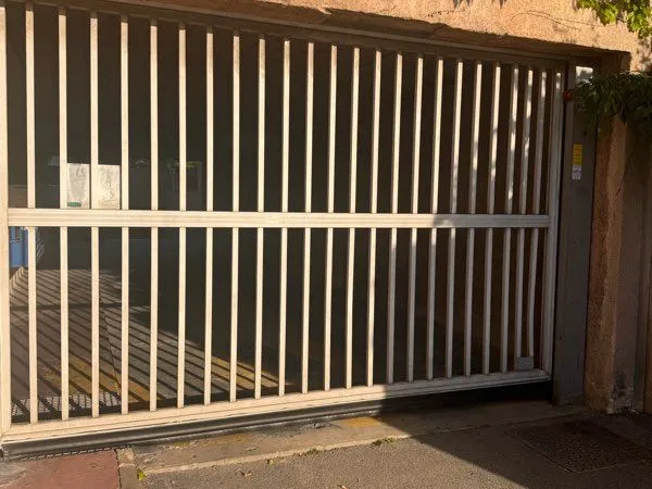 Parking *GRANGE BLANCHE-