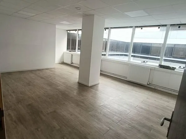 Bureau de 37m² à louer - Cergy Préfecture , avec place de parking