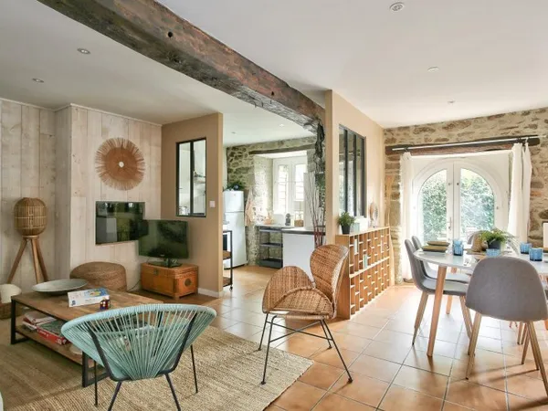 Charmante maison en pierre de 79 m² située dans le plus beau village de France Saint Suliac