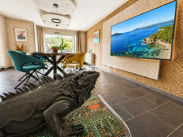 Maison 6 pièces 242 m²