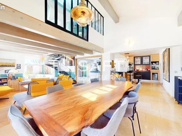 Propriété 9 pièces 318 m²