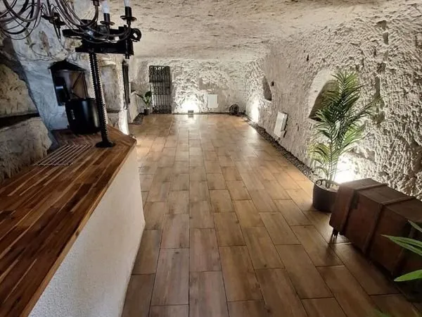 Cave festive
