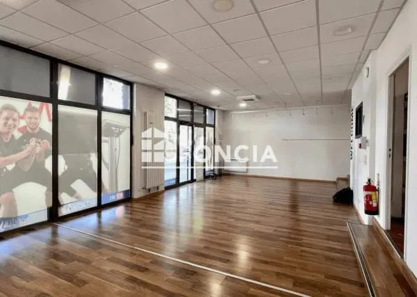Local 126 m²