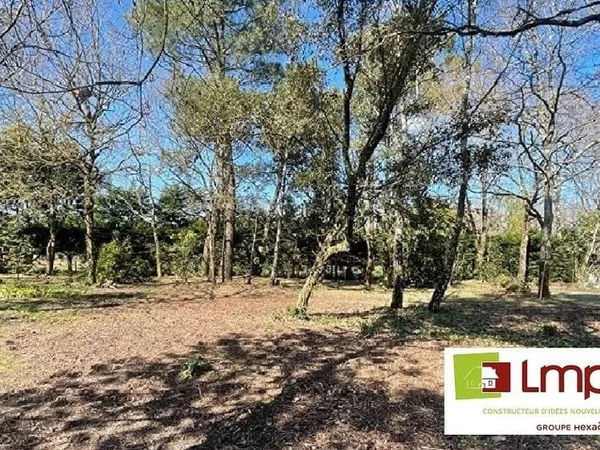 Terrain 879 m²